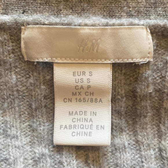 H&M button up sweater - Picture 4 of 4